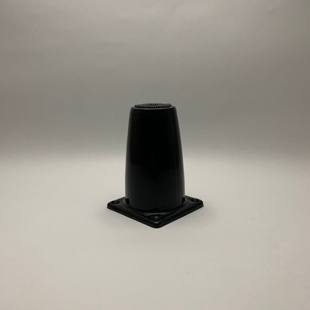 Patas de mueble plásticas resistentes y duraderas, diseñadas para soportar peso y brindar estabilidad. Ideales para mesas, sillas, estanterías y otros muebles. Disponible en diferentes tamaños y colores.