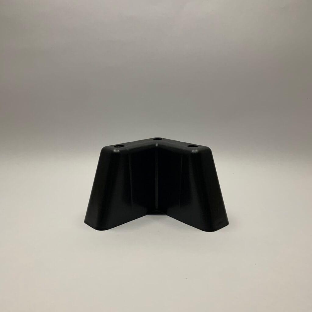 Patas de mueble plásticas resistentes y duraderas, diseñadas para soportar peso y brindar estabilidad. Ideales para mesas, sillas, estanterías y otros muebles. Disponible en diferentes tamaños y colores.