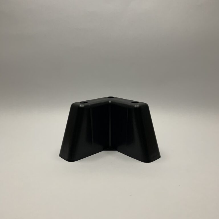 Pata plástica tipo escuadra para mueble, vista frontal