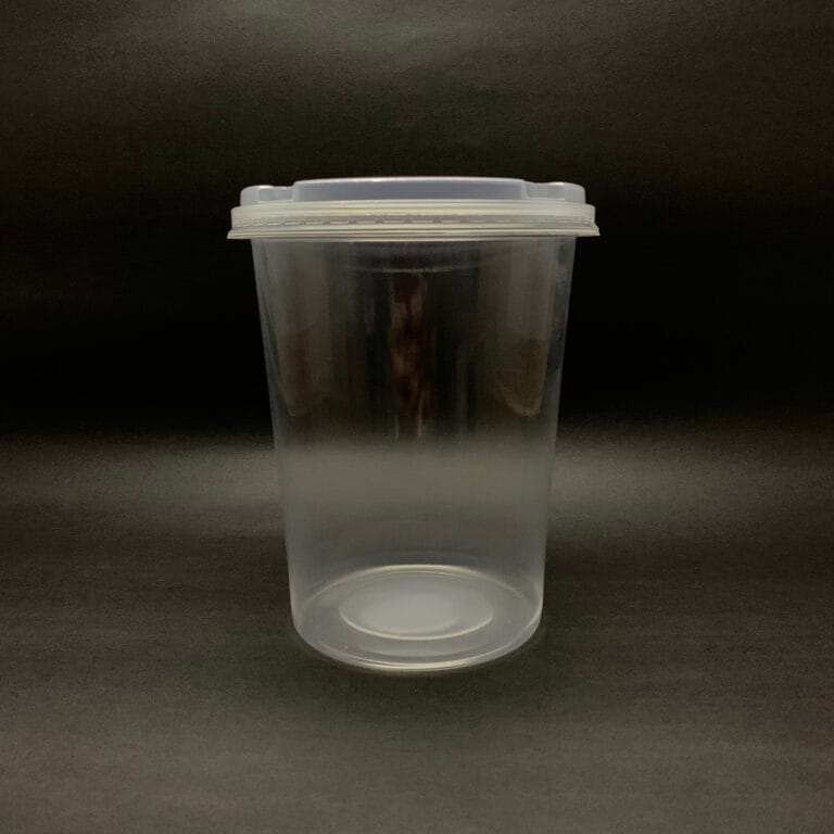 Tarrina plástica CHIC de 32 oz con tapa, vista frontal