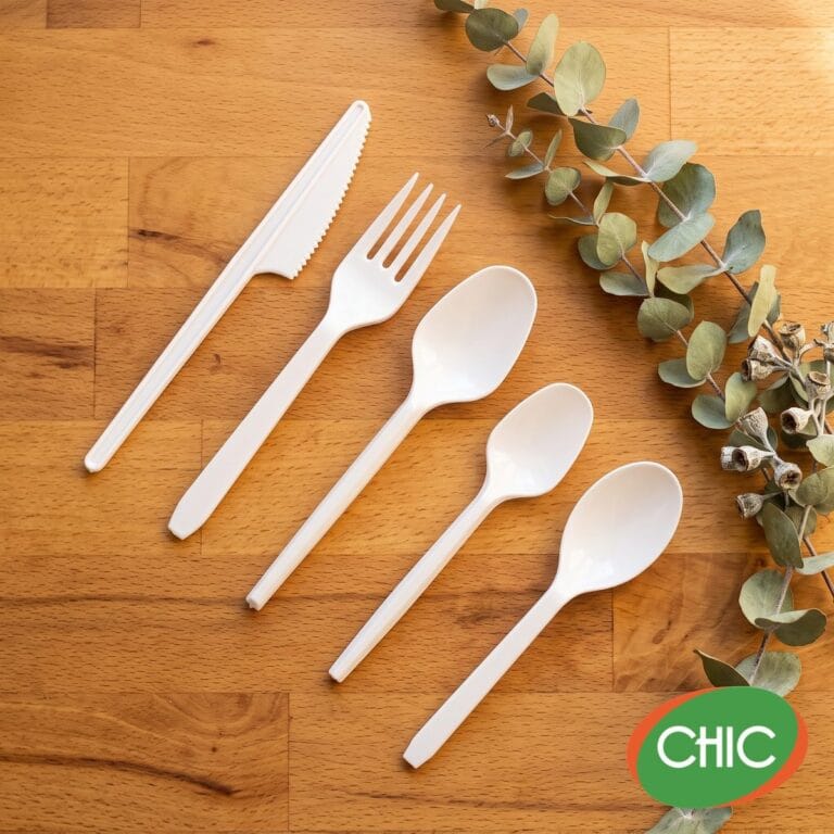 Cubiertos desechables CHIC blancos: cuchillo, tenedor y cucharas